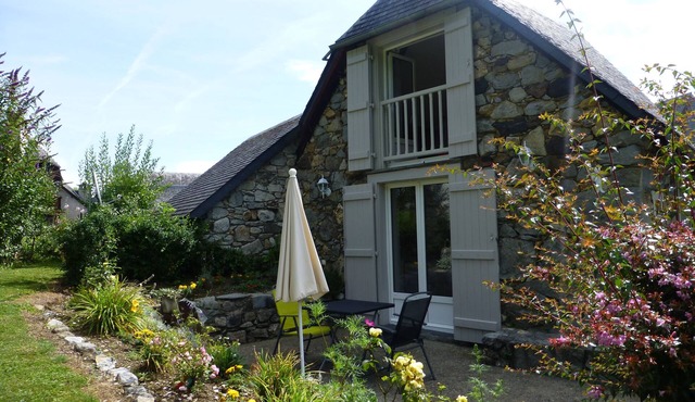 Charming stone house with fireplace, ideal for coocooner