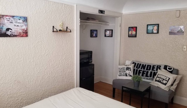 Charming Studio near Brady St w/Parking