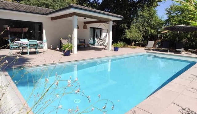 Charming villa with swimming pool in a quiet area bordeaux bassin