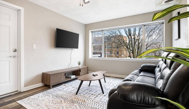 Chic and Comfortable 1BR Apartment near Bradley U