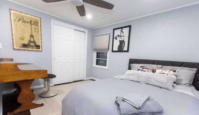 Chic Downtown Lake Geneva Apartment - Sleeps 2!