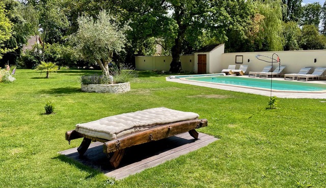 Chic stone farmhouse with heated pool & steam room