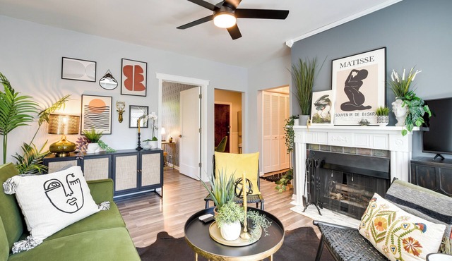 Chicago Condo: Near Lincoln Park & DePaul!
