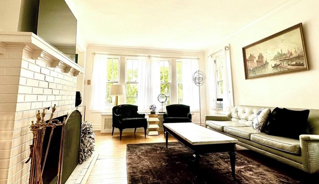 Close to Northwestern U + Chicago + Beach + Restaurants + Train