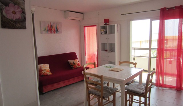 CLOSE TO THE BEACH for 2 or couple with young children