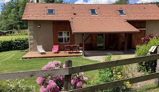 Cocooning spirit gîte close to hiking trails and cycle path.