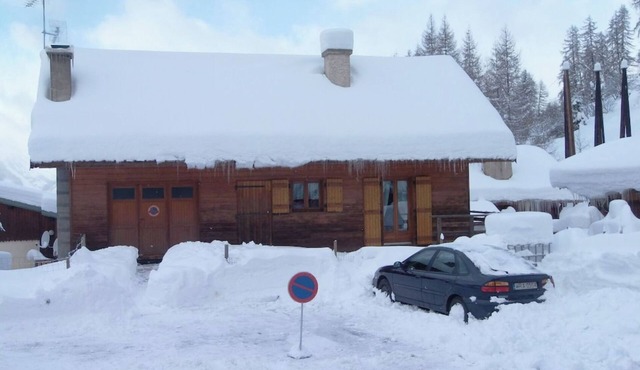 Comfortable chalet - sleeps 6 to 8 - La Plagne.