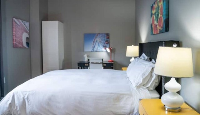 Comfortable Downtown Studio