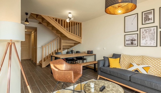 Comfortable duplex with pool and spa, ski-in/ski-out