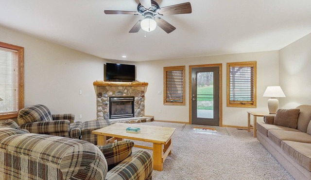 Condo with access to Golf, Pool, Hot tub, Lake access, & Resort Amenities