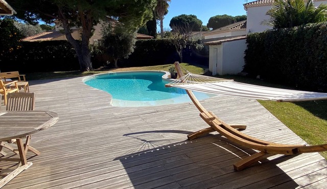 Contemporary villa close to the beach