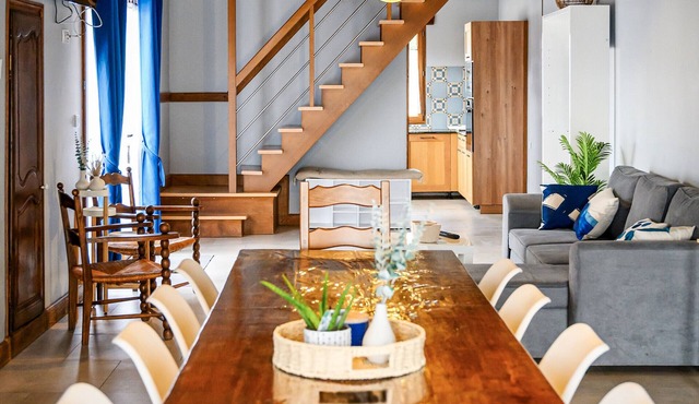 Cottage 'Le Figuier' with Shared Garden and wifi