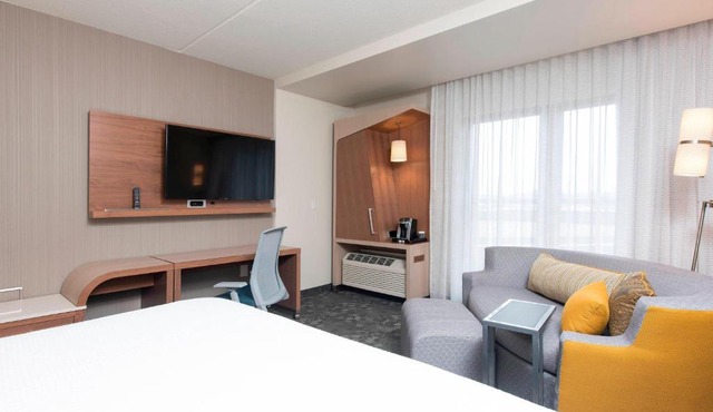Courtyard by Marriott Holland Downtown