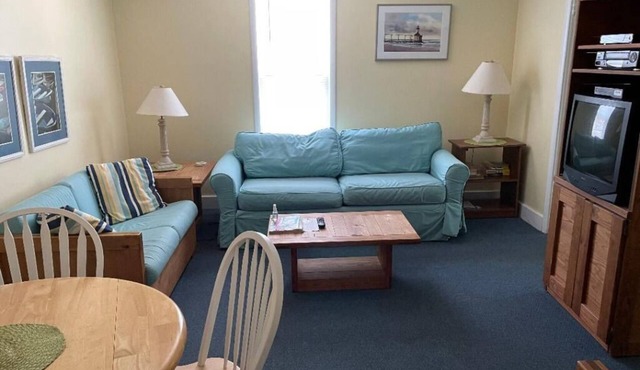 Cozy 1-bedroom apartment steps from the beach in St. Joseph - The Ethan