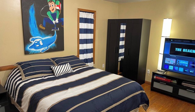 Cozy 1-bedroom studio apartment in pleasant McLean with AC, arcade game, huge TV