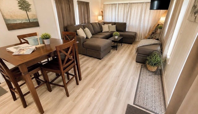 Cozy 2-Bedroom River Town Retreat – Sleeps 6-8 - Walking distance to the River