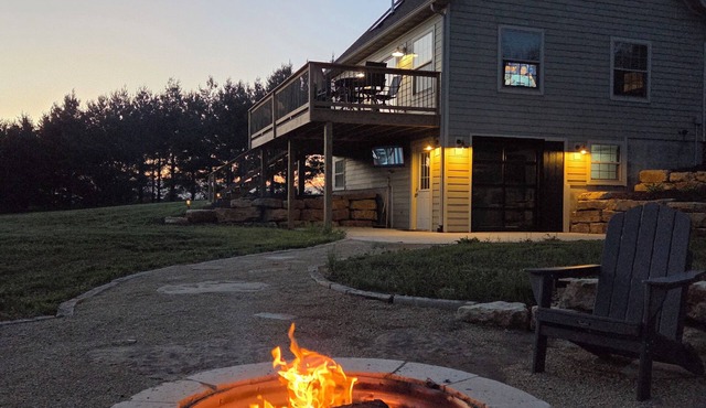 Cozy 3-bedroom farmhouse in gorgeous La Farge with AC