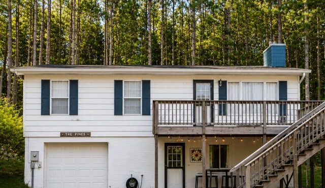 Cozy 3BR w/Grill + Yard Games | Walk to Downtown + Lake MI