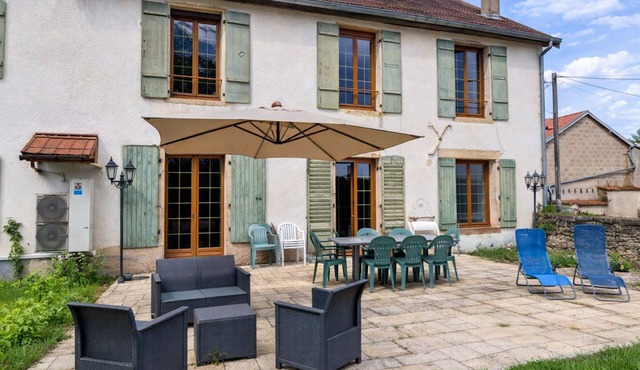 Cozy Cottage by the Saône