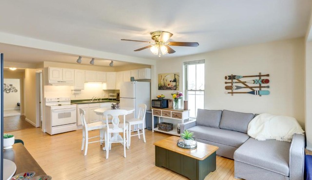 Cozy Delafield Apartment - Walk to Lake!