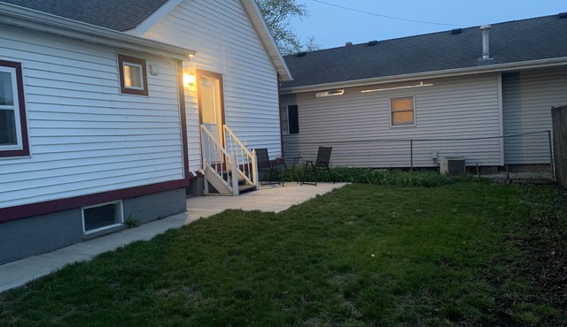 Cozy little house walking distance from downtown Ottawa - Window air units