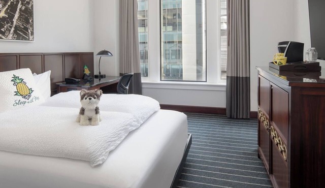Cozy Room w/Historic Charm & Modern Amenities in Heart of Chicago
