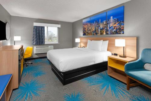 Days Inn by Wyndham Waukegan Great Lakes-Free Breakfast and Naval Base Shuttle