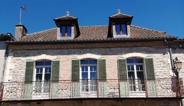 Demeure de Caractère Spatieuse Avec Terrasse-patio. Idéale Pour 4/6 Personnes
