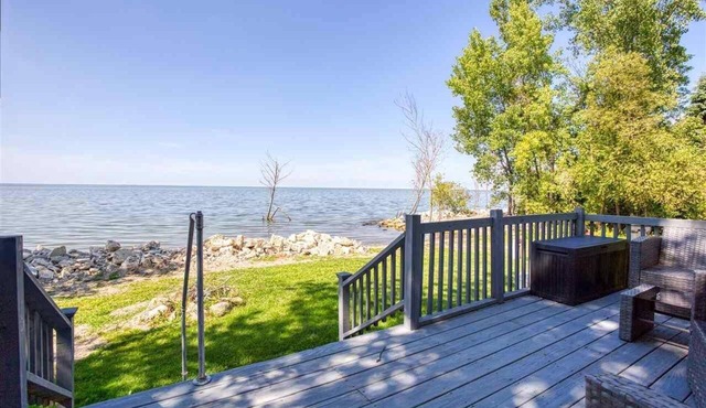 Dogs Stay Free! Waterfront Door County Cottage