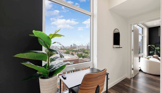 Downtown Chicago Retreat 2BD/2BA Views+Gym+Rooftop