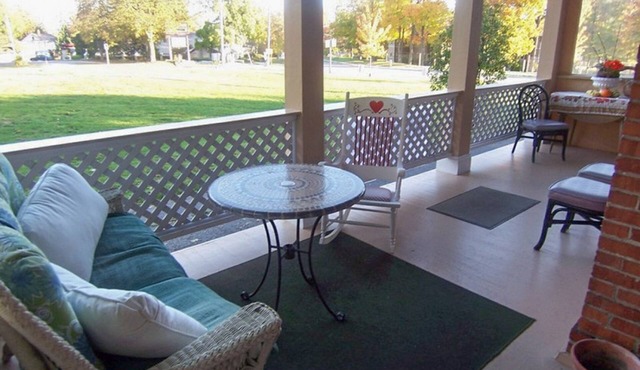 DOWNTOWN LAKE GENEVA 4 BR/4 BA House sleeps 15