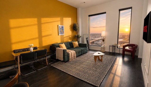 Downtown Milwaukee 3BR Balcony,5 min Public Market