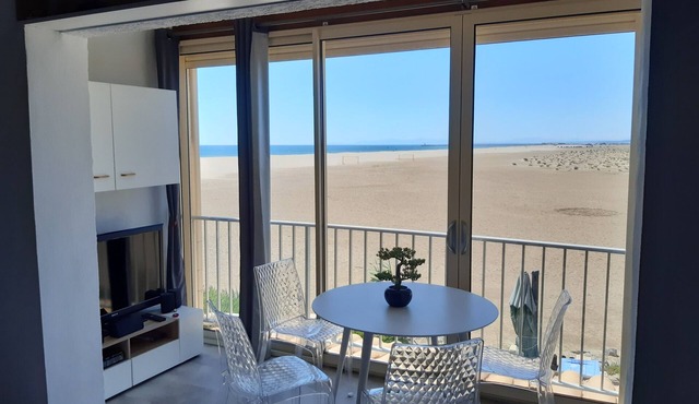 Duplex apartment on the beach with sea and mountain views