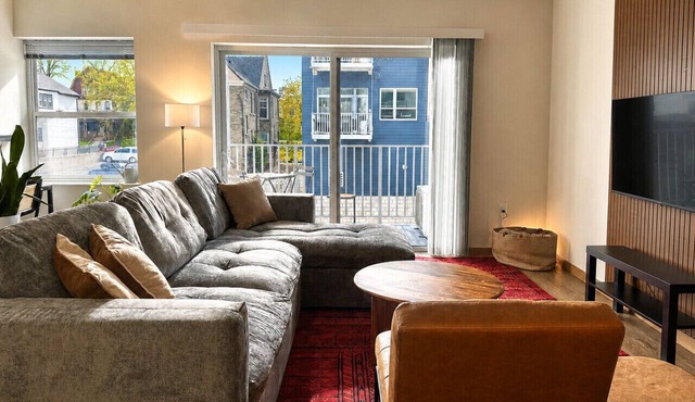 East Side 1BR Near Brady St and Fiserv with Balcony | Sleeps 4