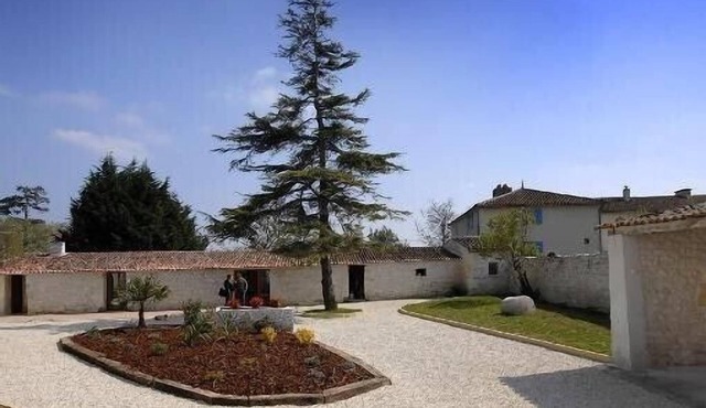 Echillais Cottage Rental - Farm Charentais In Seaside