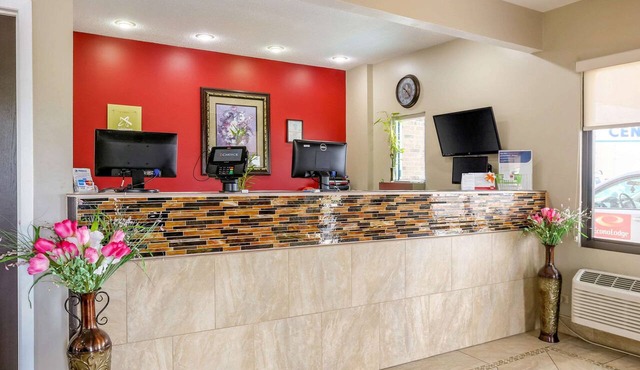 Econo Lodge Shorewood