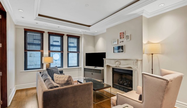 Elegant 1 Bed Suite at Walton Residence in Gold Coast Chicago