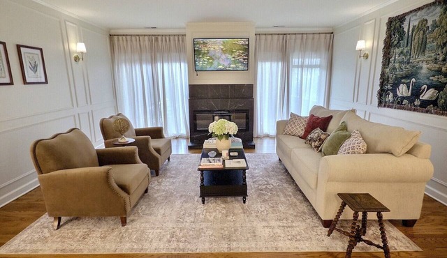 Elegant Historic Duplex in Old Town Lincoln Park
