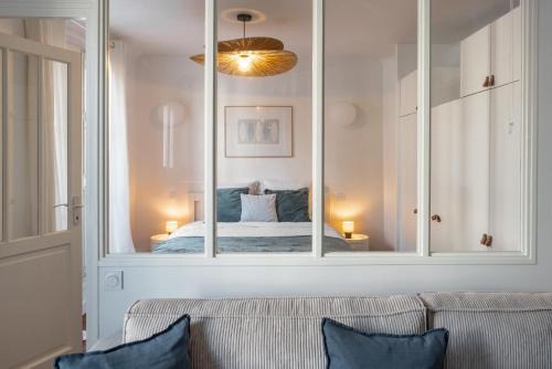 Elegant Sunlit Flat with Balcony near Parc Monceau - B94