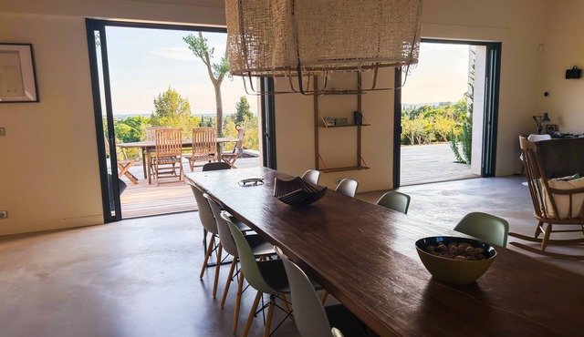 Exceptional farmhouse for rent in the heart of the Alpilles - between village and nature