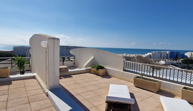 Exceptional rooftop overlooking the sea