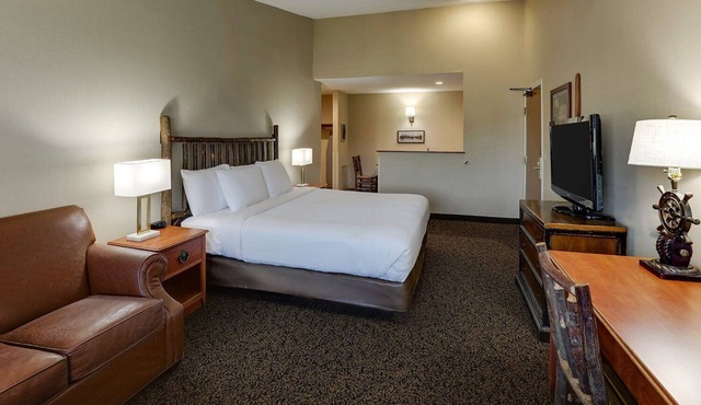 Expanded King in Stoney Creek Peoria! Living Area w/Sofa Sleeper | 2 Units