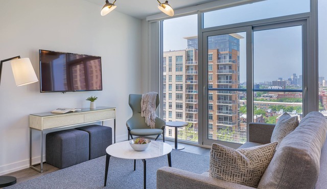 Experience the Suite Life in Chicago’s Iconic Old Town – Spacious Stays Await