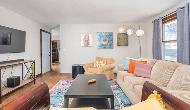 𝑭𝒂𝒃𝒖𝒍𝒐𝒖𝒔 𝒐𝒏 𝑭𝒓𝒆𝒎𝒐𝒏𝒕 2 bedroom