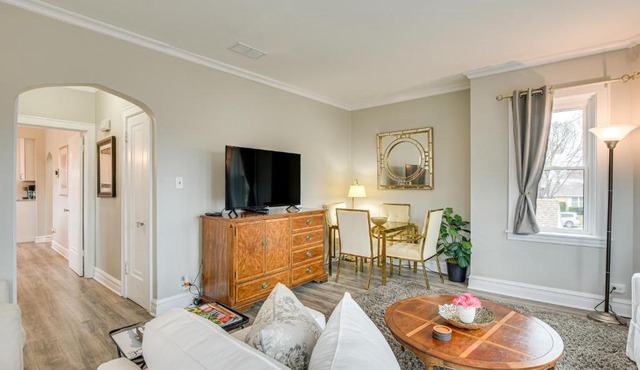 Family Apartment w/Deck + Yard Near Northwestern