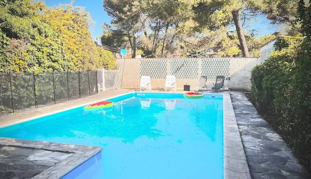 Family home with large pool in Provence