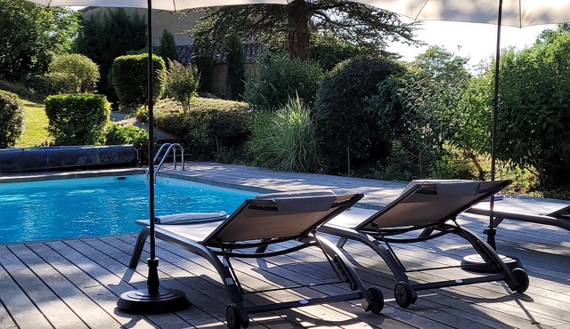 Family-friendly 19th-century farmhouse: games, swimming pool and hiking trails.