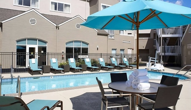 Family Fun at Detroit Zoo! Free Breakfast, Full Kitchen, Pet-friendly Property!