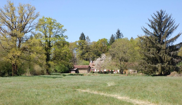 Farmhouse set in 5 acres of beautiful gardens in the heart of the countryside
