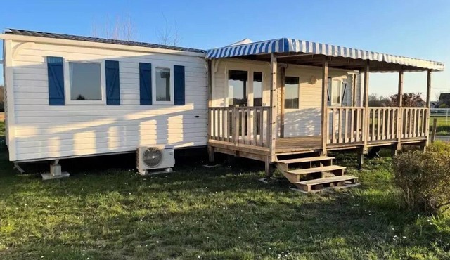Flower Camping Loire et Châteaux * - Mobile Home Premium 41m2 (3 bedrooms-6 people) + 2 bathrooms + air conditioning + covered terrace + LVS 6 people